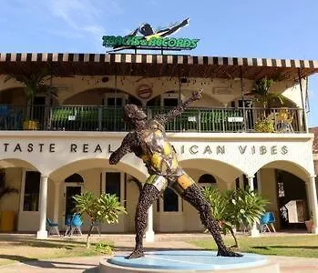 Villa Hospitality Expert Mmc - Fun Pool Bar & Beach Montego Bay