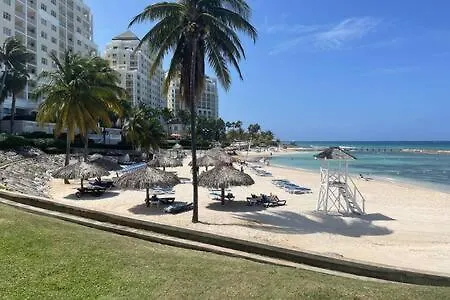 Hospitality Expert Mmc - Fun Pool Bar & Beach Montego Bay 0*,  Jamaica