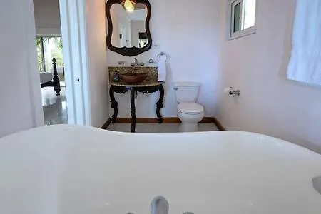 Villa Hospitality Expert Mmc - Fun Pool Bar & Beach Montego Bay