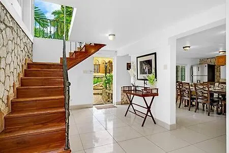 Villa Hospitality Expert Mmc - Fun Pool Bar & Beach Montego Bay